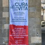 cuore all'uncinetto sul Palazzo della Ragione